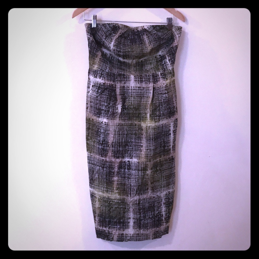 SALE: Sleek strapless dress by Edme & Esyllte